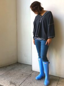 21年秋 レインブーツの30代レディース向け色別流行コーデ 女性のおすすめ着こなし方