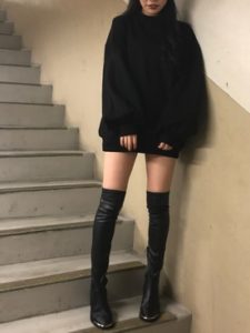 21年秋 ロングブーツの30代レディース向け色別流行コーデ 女性のおすすめ着こなし方 ファッションコクシネル