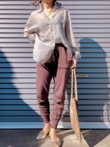 【2020年秋】スウェットパンツの30代レディース向け色別流行コーデの参考画像