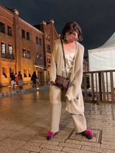 21年秋 ファーサンダルの30代レディース向け色別流行コーデ 女性のおすすめ着こなし方