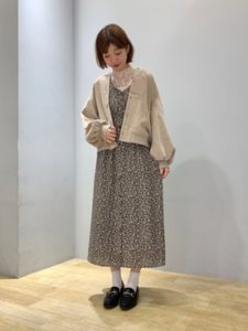 21年秋 スタジャンの30代レディース向け色別流行コーデ 女性のおすすめ着こなし方 ファッションコクシネル