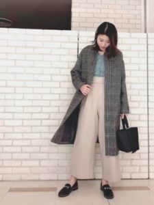 【2020年秋】ノーカラーコートの30代レディース向け色別流行コーデの参考画像