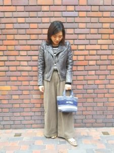 21年秋 レザージャケットの30代レディース向け流行コーデ 女性のおすすめ着こなし方 ファッションコクシネル