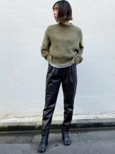 21年冬 レザーパンツの30代レディース向け流行トレンドコーデ 女性のおすすめ着こなし方 ファッションコクシネル