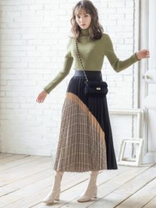 【2020年冬】タートルニットの30代レディース向け色別流行コーデの参考画像