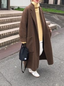 【2020年冬】タートルニットの30代レディース向け色別流行コーデの参考画像