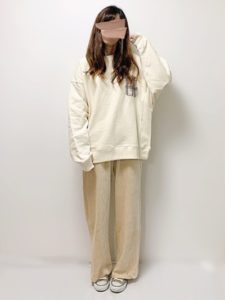 21年冬 ベロアパンツの30代レディース向け色別流行コーデ 女性のおすすめ着こなし方