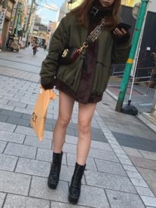 21年秋 厚底ブーツの30代レディース向け色別流行コーデ 女性のおすすめ着こなし方