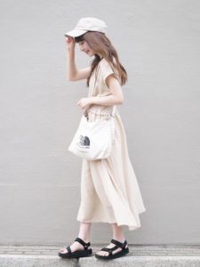 21年夏 レディースウォーキングサンダルの人気色別コーデや組み合わせ トレンドや30代女性向けの合わせ方