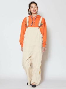 美食探偵で小芝風花さんが着用しているサロペットブランドの参考画像