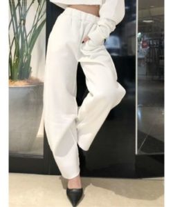 M愛すべき人がいてで安斉かれんさんが着用しているパンツブランドの参考画像