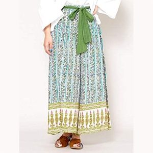 美食探偵で小芝風花さんが着用しているパンツブランドの参考画像