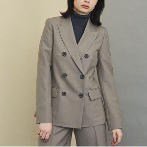 極主夫道で川口春奈さんが着用しているジャケットブランドの参考画像