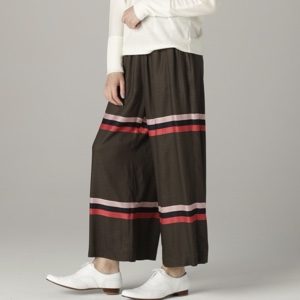 リモラブで波瑠さんが着用しているパンツブランドの参考画像