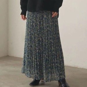恋あたためますかで石橋静河さんが着用しているスカートブランドの参考画像
