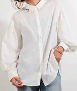 スッキリで水トアナが着用しているシャツブランドの参考画像